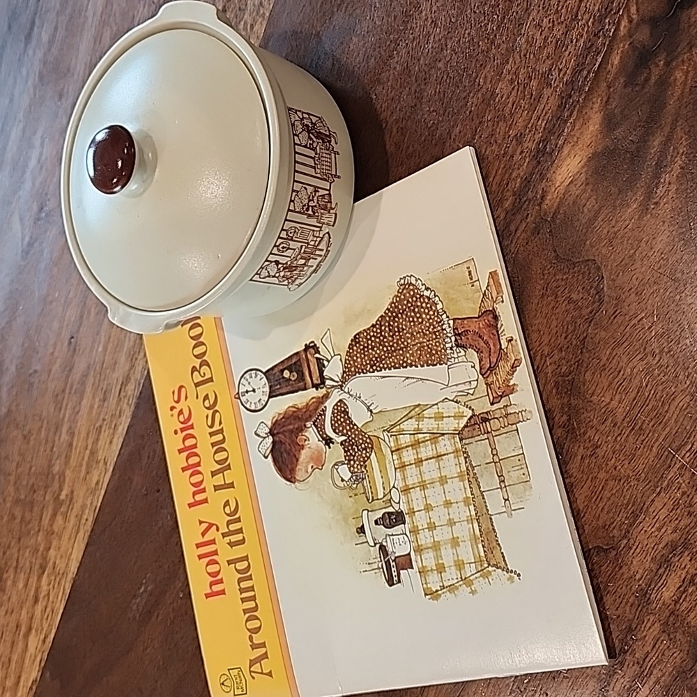 Vintage Holly Hobbie mini crock and book